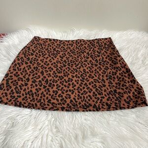 Lady Hagen new never worn leopard skirt size 8